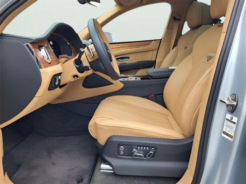 Used 2023 Bentley Bentayga Extended Wheelbase AWD/4WD image 9