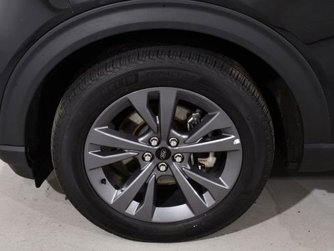 Used 2023 Ford Explorer XLT w/ Equipment Group 202A AWD/4WD image 25