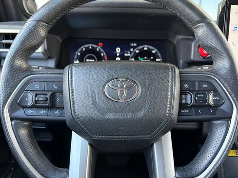 Used 2025 Toyota 4Runner TRD Off-Road Premium AWD/4WD image 29