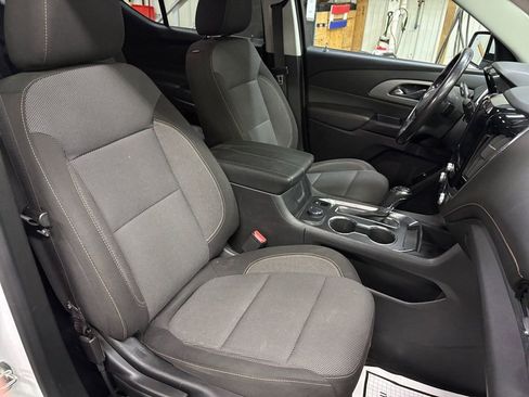 Used 2023 Chevrolet Traverse LT image 18