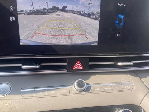 Used 2024 Hyundai Elantra SEL w/ Convenience Package FWD image 7