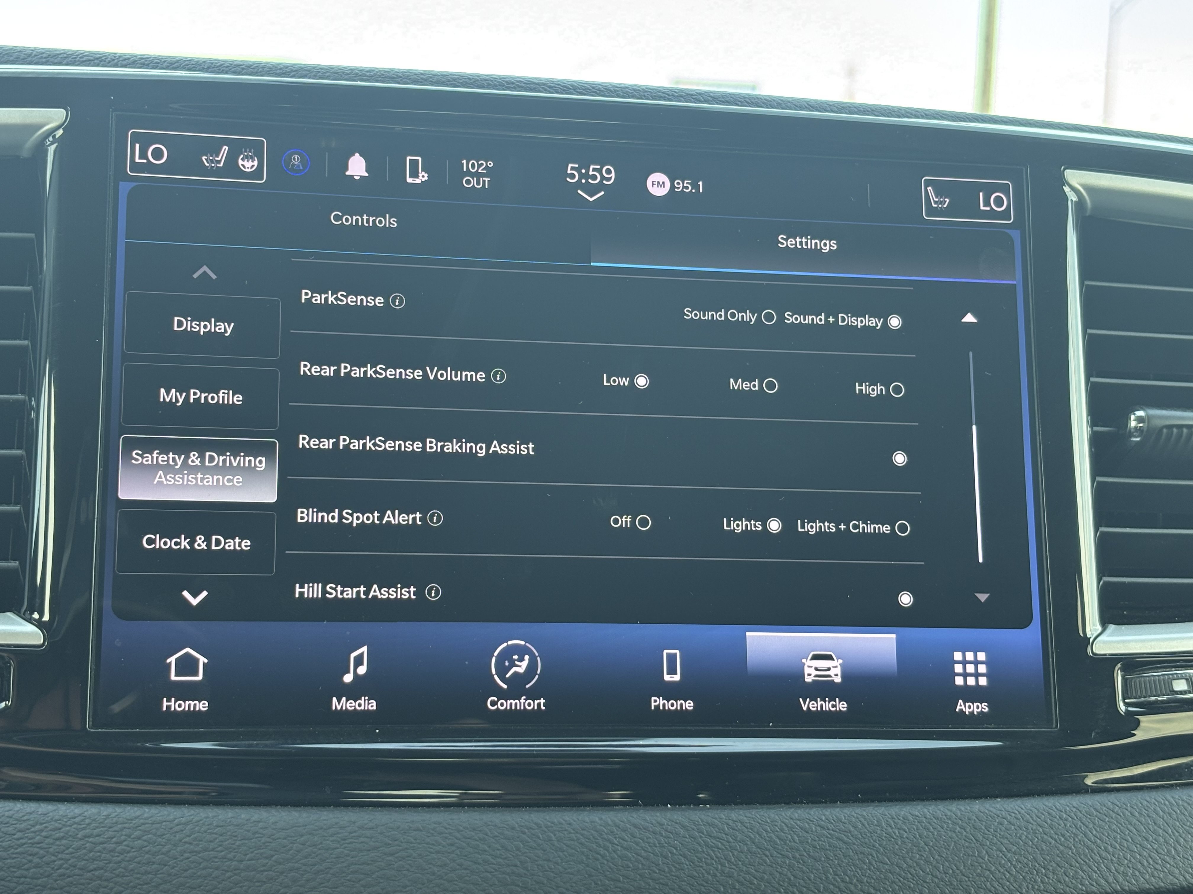 Used 2023 Chrysler Pacifica Touring-L FWD image 17