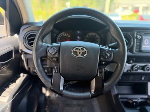 Used 2018 Toyota Tacoma SR image 40