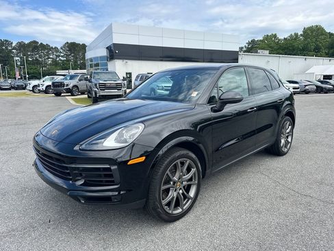 Used 2022 Porsche Cayenne AWD/4WD image 3