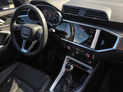 New 2025 Audi Q3 2.0T Premium image 10
