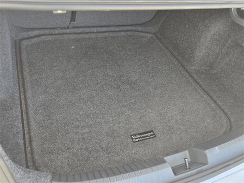 Used 2020 Volkswagen Jetta SE w/ SE Cold Weather Package image 13