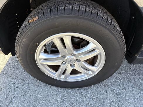 Used 2011 Hyundai Santa Fe GLS image 13