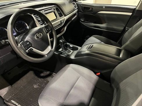 Used 2018 Toyota Highlander LE image 14