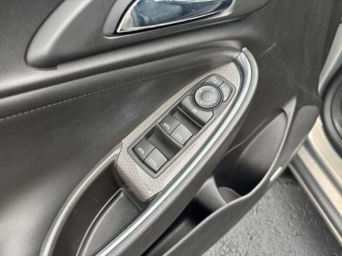 Used 2017 Chevrolet Malibu Hybrid w/ Leather Package image 11