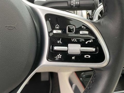 Used 2021 Mercedes-Benz GLB 250 image 24