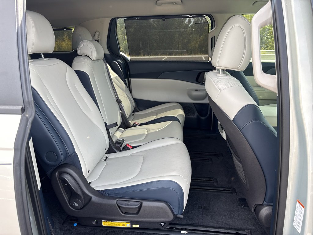 Used 2026 Kia Carnival EX FWD image 21