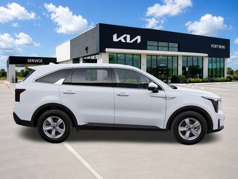 Certified 2025 Kia Sorento LX FWD image 4