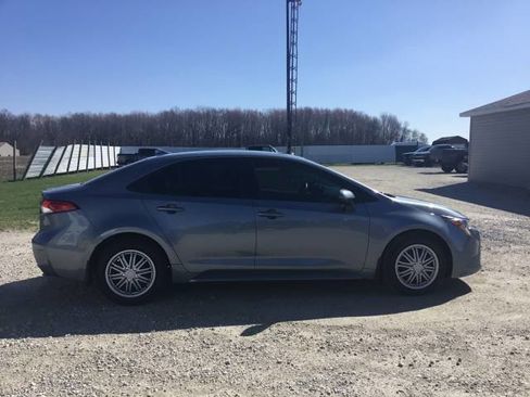 Used 2025 Toyota Corolla LE FWD image 2
