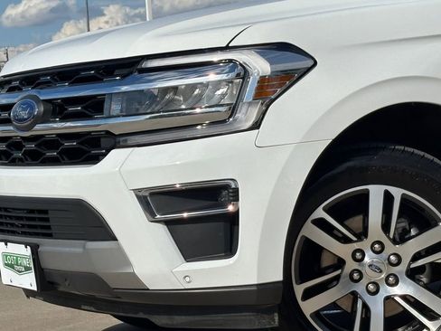 Used 2024 Ford Expedition Limited image 3