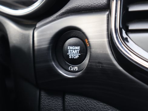 Used 2021 Jeep Grand Cherokee Laredo X image 34