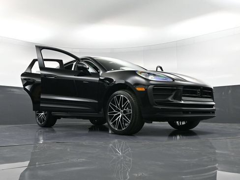 Certified 2026 Porsche Macan AWD/4WD image 38