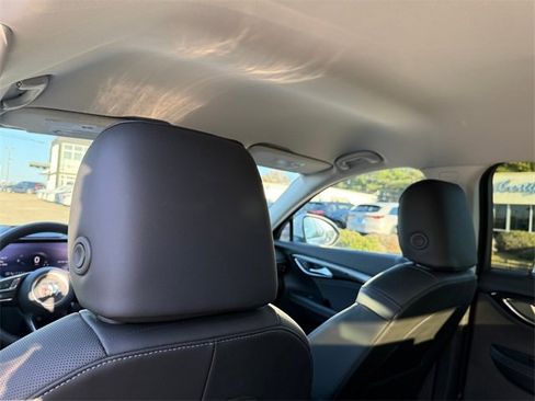 Used 2025 Buick Envision Preferred image 28