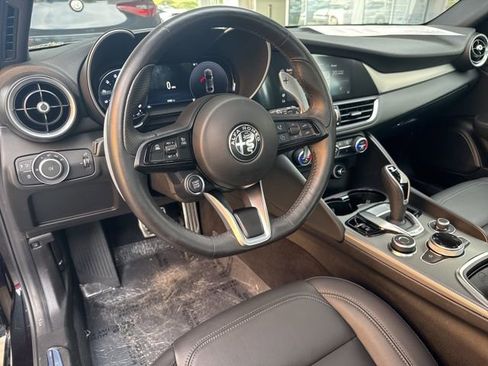 Used 2025 Alfa Romeo Giulia image 12