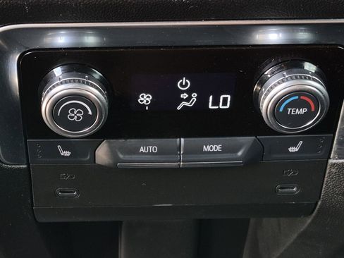 Used 2025 GMC Yukon Denali image 37