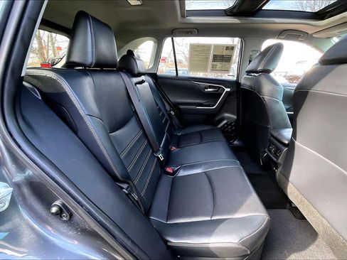 Used 2021 Toyota RAV4 Limited image 18
