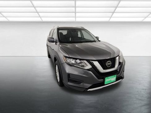 Used 2019 Nissan Rogue SV image 2