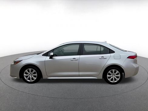 Used 2025 Toyota Corolla LE image 9