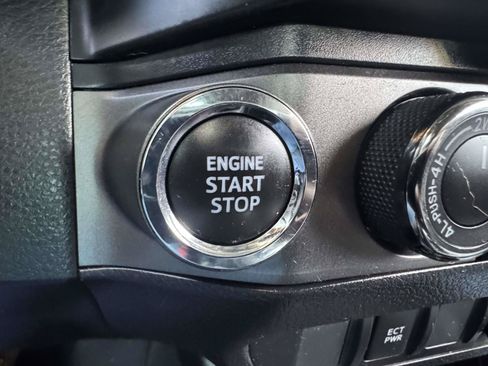 Used 2023 Toyota Tacoma TRD Sport AWD/4WD image 32