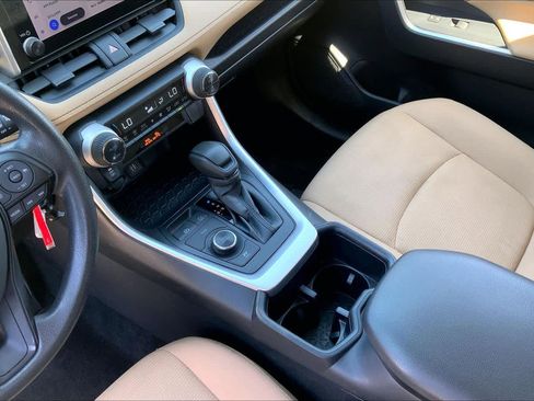 Used 2024 Toyota RAV4 LE AWD/4WD image 16