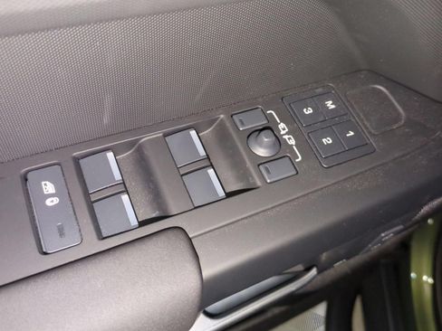 New 2026 Land Rover Defender 110 S AWD/4WD image 12