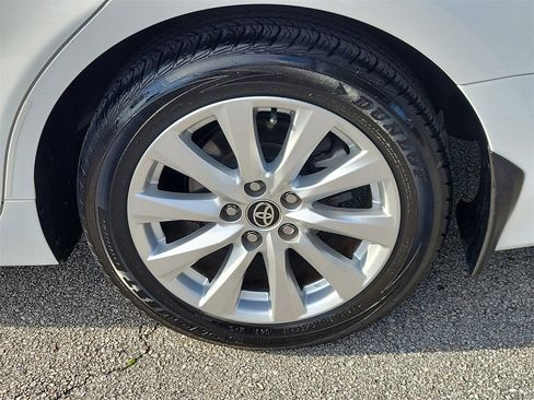 Used 2020 Toyota Camry LE image 5