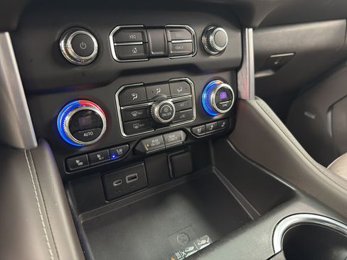 Used 2023 GMC Yukon XL SLT image 28