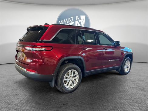 New 2025 Jeep Grand Cherokee 4WD image 3