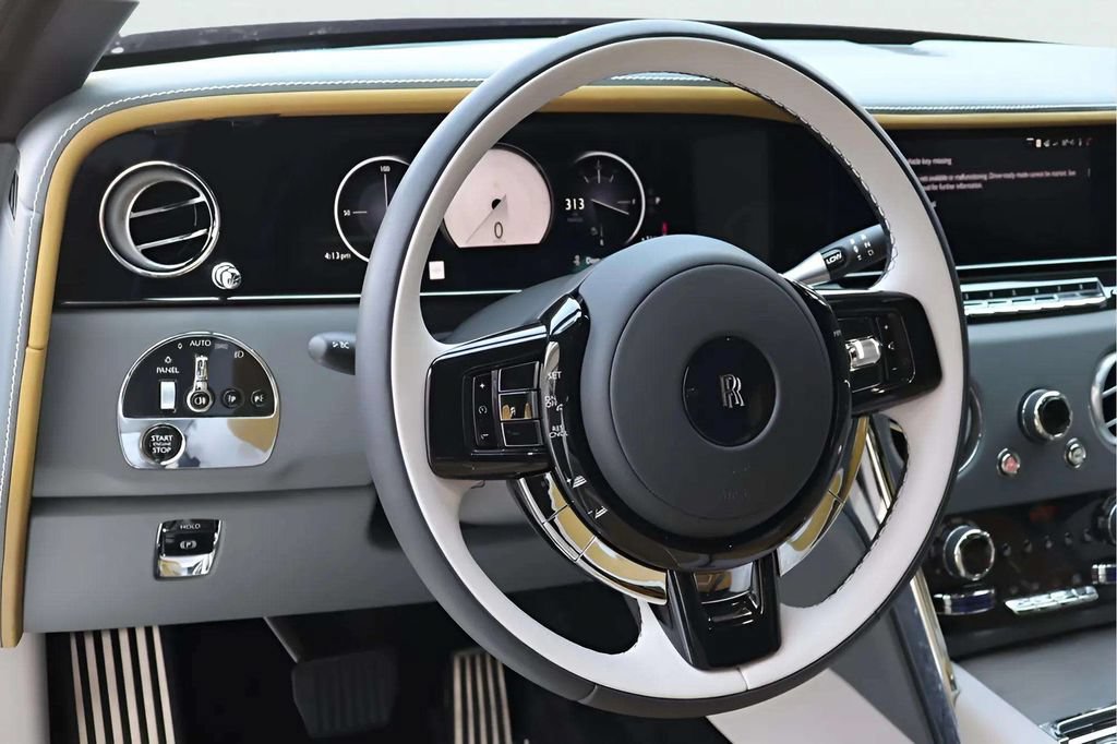 Used 2026 Rolls-Royce Cullinan w/ Cullinan Package AWD/4WD image 6