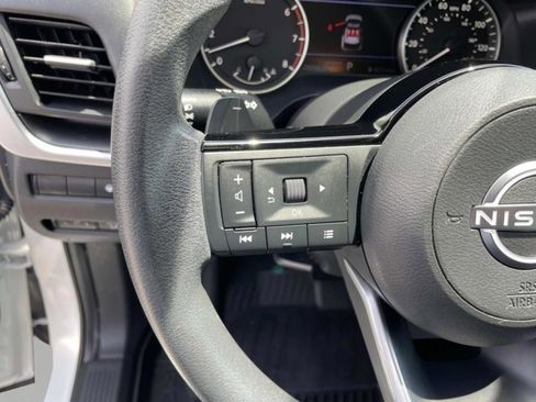 Used 2023 Nissan Rogue SV FWD image 18