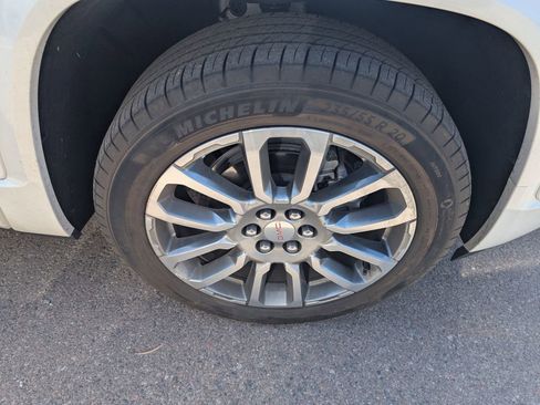 Used 2023 GMC Acadia Denali w/ Denali Ultimate Package FWD image 5