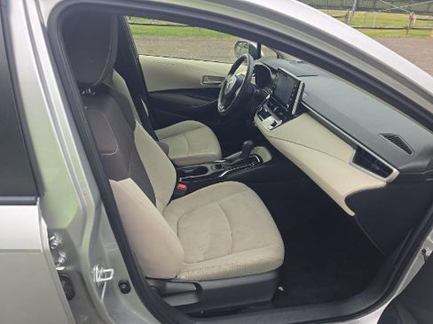Used 2020 Toyota Corolla LE FWD image 5