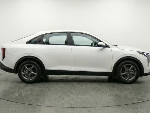Used 2025 Kia K4 LXS image 11