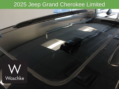 New 2025 Jeep Grand Cherokee Limited w/ Trailer Tow Package image 9