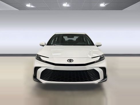 Used 2025 Toyota Camry SE w/ Convenience Package FWD image 4