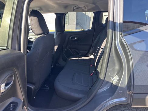 Used 2022 Jeep Renegade Latitude w/ Convenience Group AWD/4WD image 7