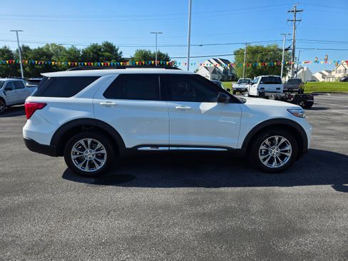 Certified 2022 Ford Explorer XLT w/ Equipment Group 202A AWD/4WD image 6