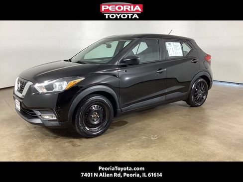 Used 2018 Nissan Kicks SV FWD image 1