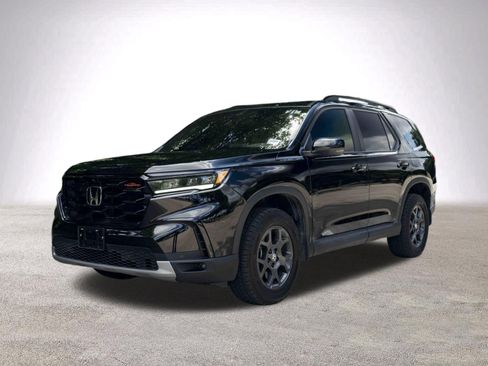 Used 2025 Honda Pilot TrailSport image 5