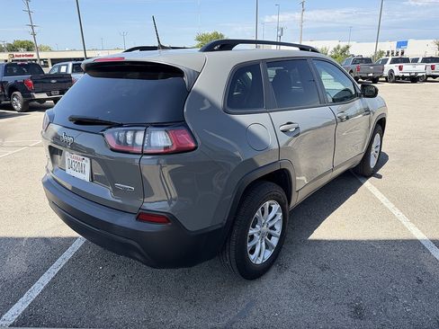 Used 2022 Jeep Cherokee Latitude Lux w/ Sun & Sound Group AWD/4WD image 5