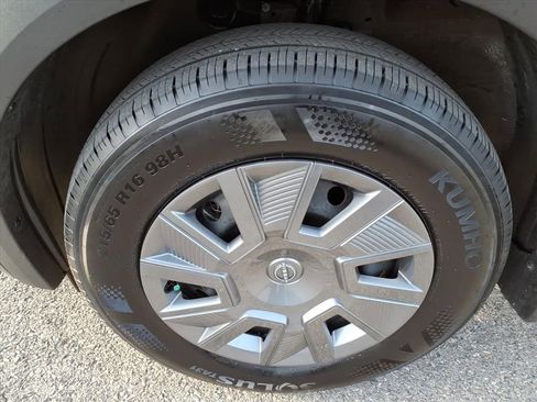 Used 2025 Nissan Kicks S image 10