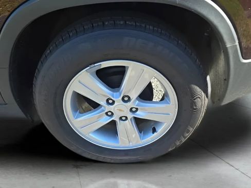 Used 2020 Chevrolet Trax LT w/ LT Convenience Package image 35