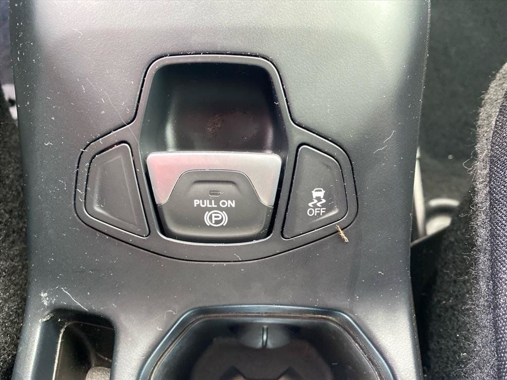 Used 2020 Jeep Renegade Latitude AWD/4WD image 13