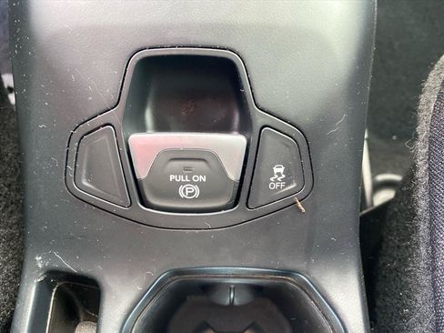 Used 2020 Jeep Renegade Latitude AWD/4WD image 13