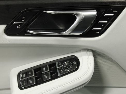 New 2026 Porsche Macan GTS image 32