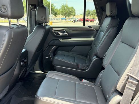 Used 2021 Chevrolet Tahoe Z71 w/ Luxury Package AWD/4WD image 24